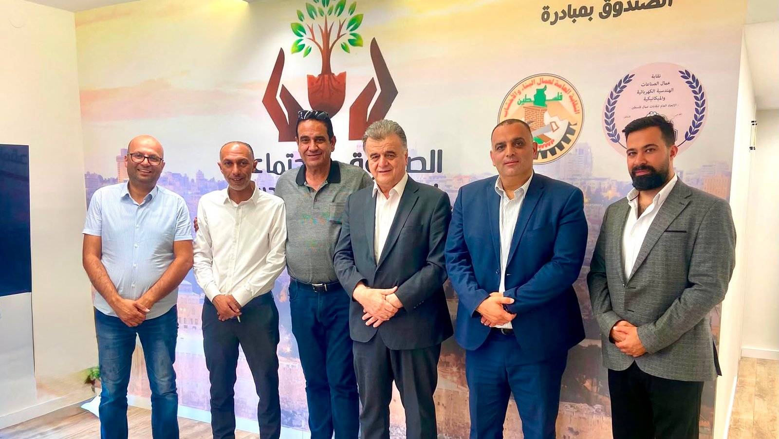 الأعور وسعد يزوران الصندوق الاجتماعي لدعم العامل المقدسي ويؤكدان دعمهما لرسالته الوطنية
